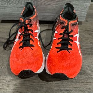 ASICS magic speed size US 9. Worn once.